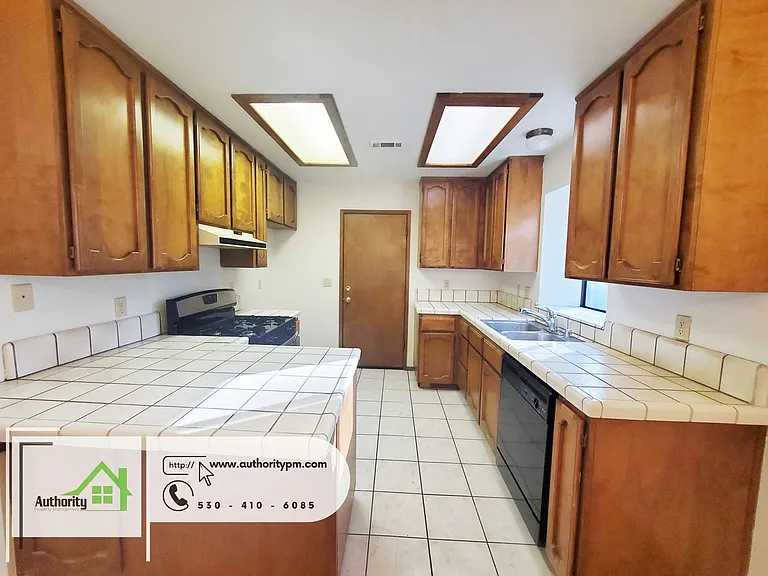 3996 Morningsun Dr — Photo 5