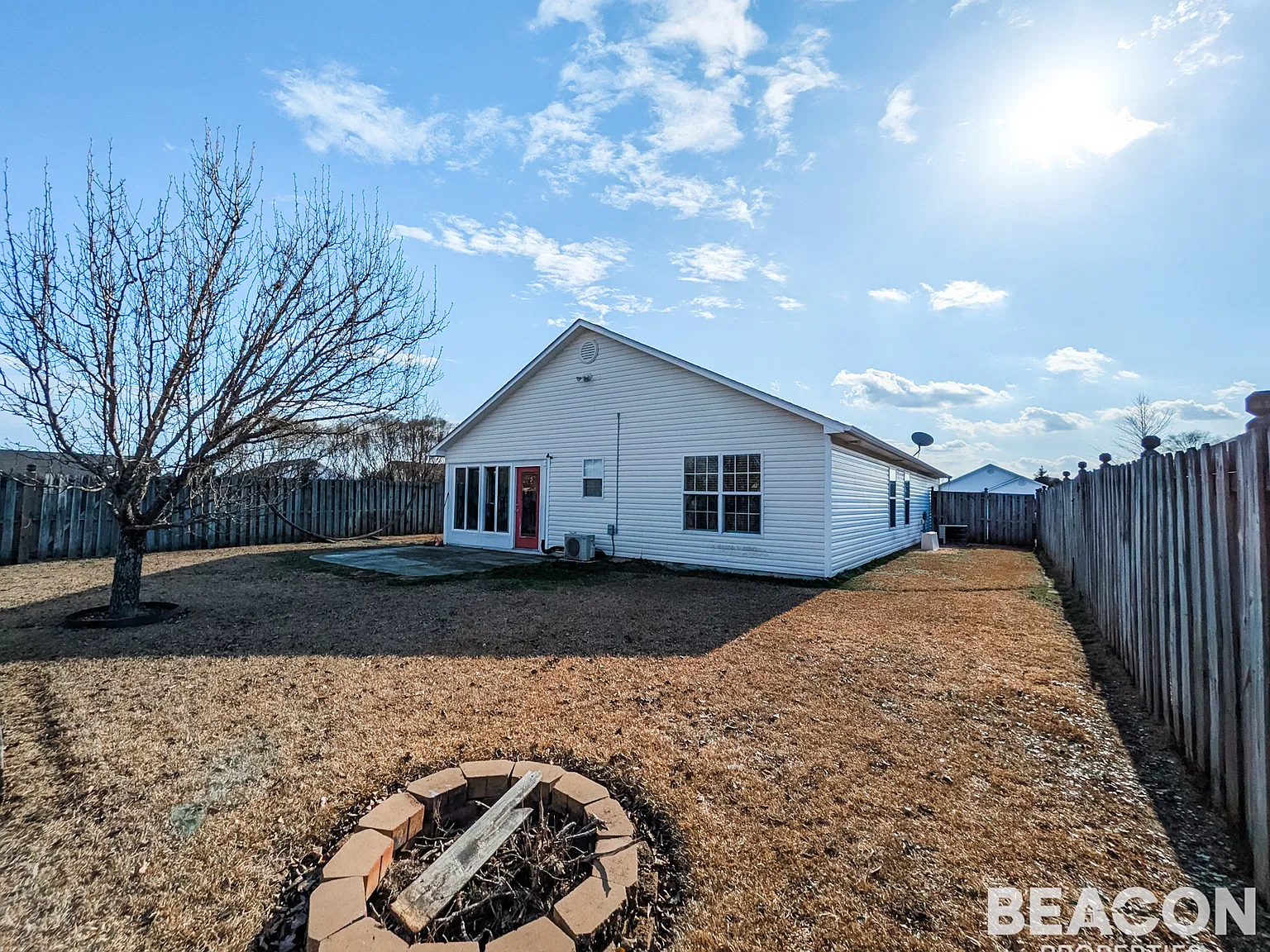 402 Montego Court - Main — Photo 3