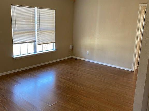 3rd image of 1512 Elaine Pl