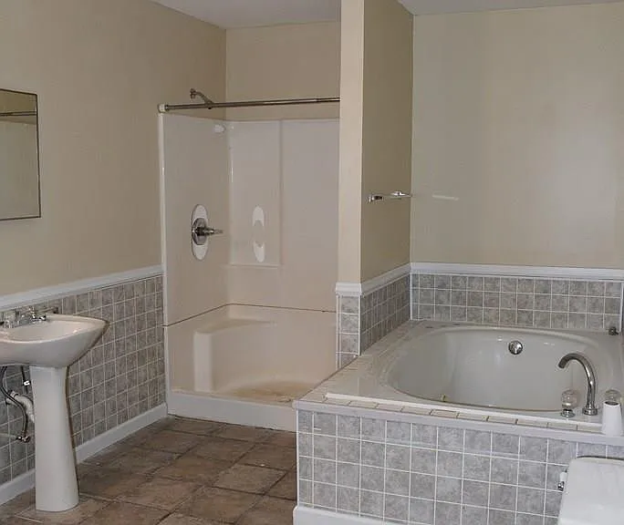 5830 Lost Creek Dr — Photo 10