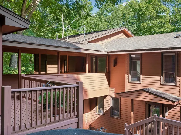 5845 Ridge Rd, Shorewood, MN 55331