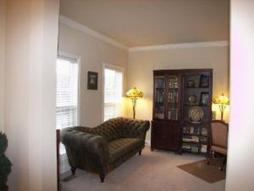 3rd image of 549 Glen Abbey Blvd