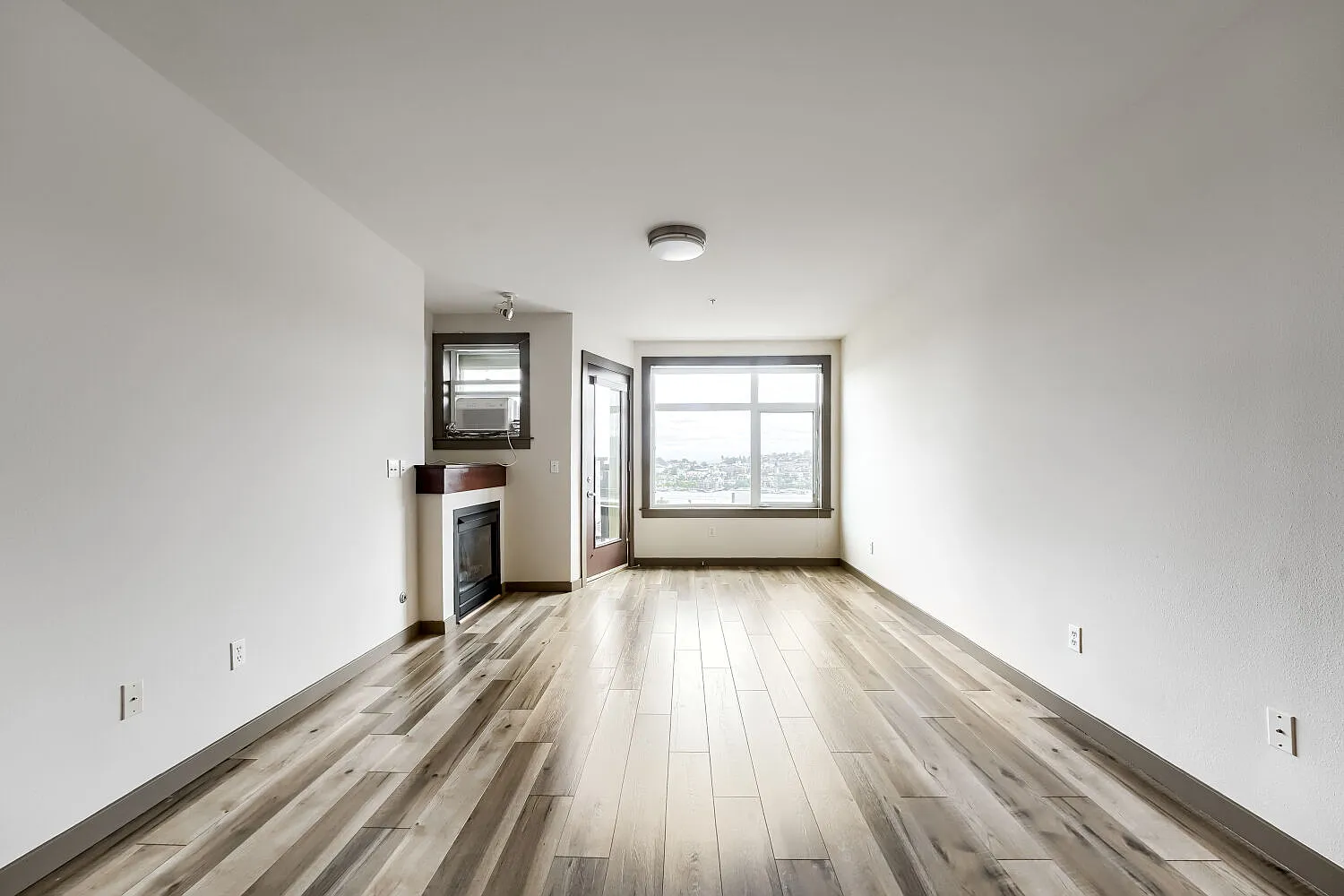 1 bed, 815 sqft, $2,600 — Photo 2