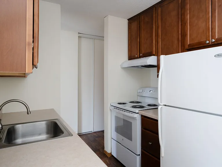 2211 Colfax Ave S — Photo 9