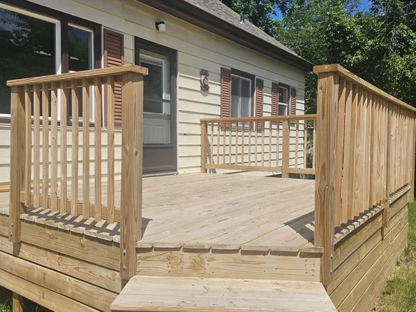 308 6th St SW, Jamestown, ND 58401