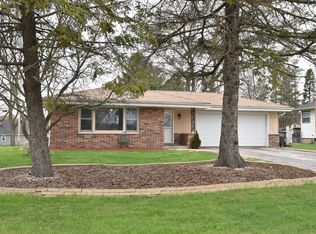 W236N6467 Hillview Dr, Sussex, WI 53089