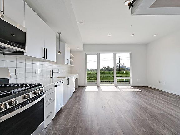 2nd image of 4004 Banister Ln #303