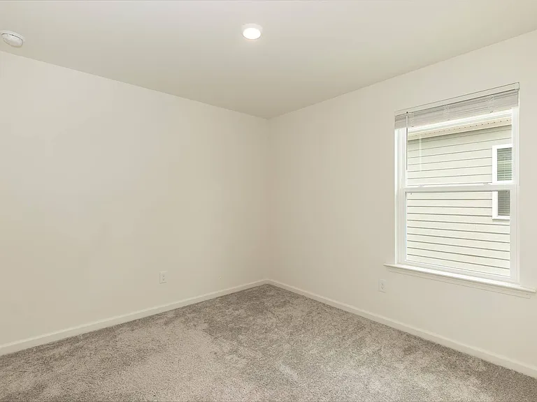 518 Eastwood St — Photo 25