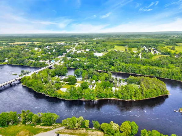 7 Bunker Avenue, Fairfield, ME 04937