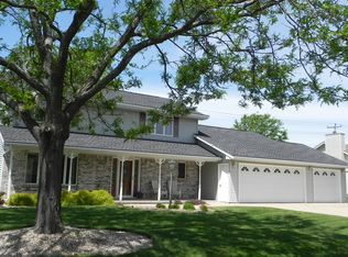 N327 Ridgewood Ct, Appleton, WI 54915