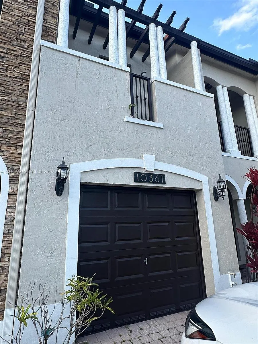 Building Photo - 10361 NW 32nd Ter #0