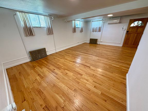 5th image of 1600 Winona Ct Unit 8
