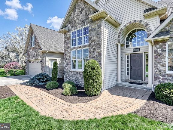 4th image of 830 Sawgrass Ln