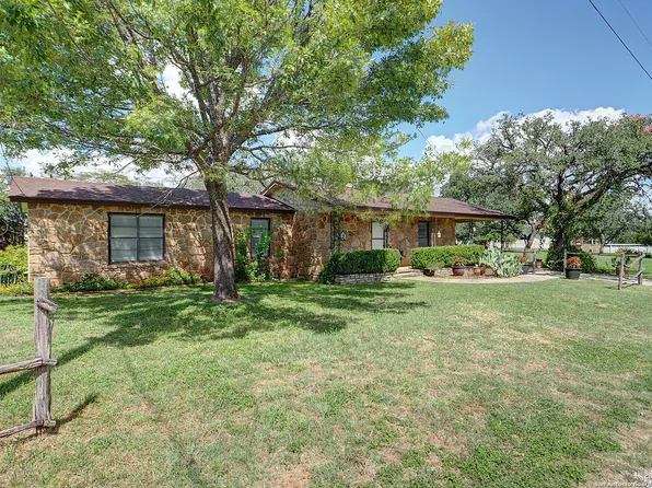 604 W Bluebonnet Ln, Johnson City, TX 78636