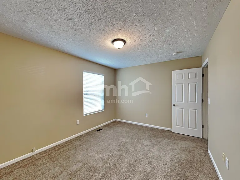 4207 N Yorkshire Sq — Photo 23