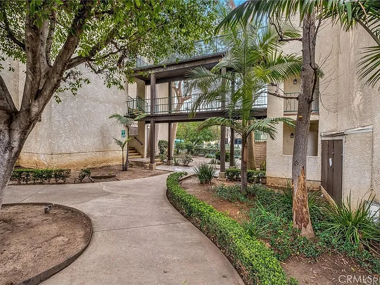 5460 White Oak Ave #G222 — Photo 37