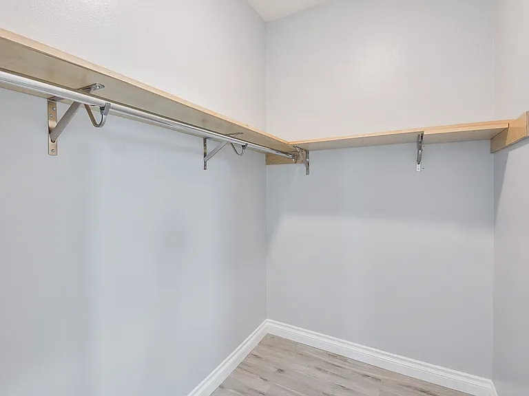513 S Oak St — Photo 11