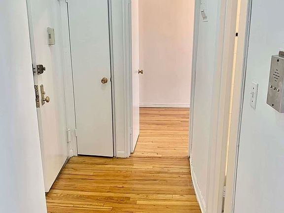 3rd image of 70 W 71st St #3AA