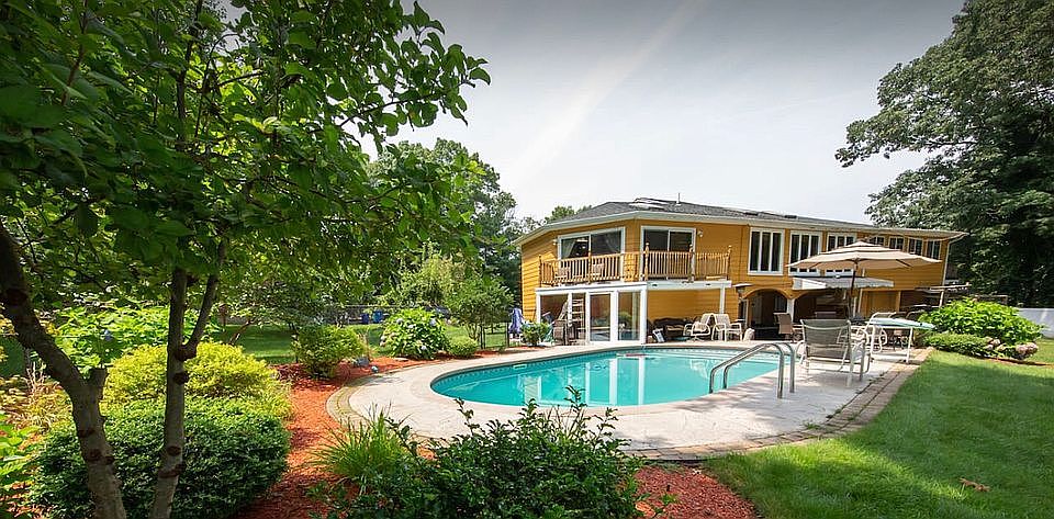 1st image of 26 Crowley Dr