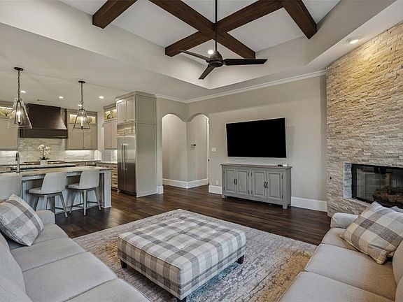 3rd image of 1221 Shadow Woods Ct