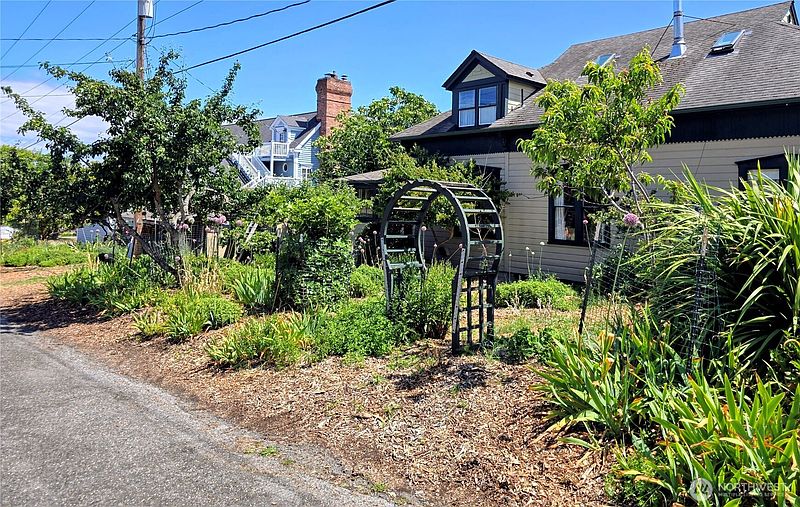 5th image of 538 Adams Street
