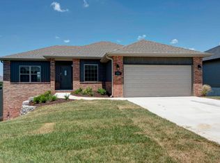 1501 E Fairwind, Ozark, MO 65721
