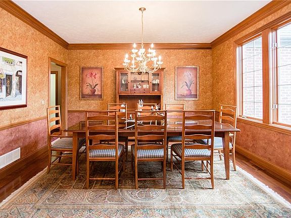 5th image of 3129 Chatham Ct