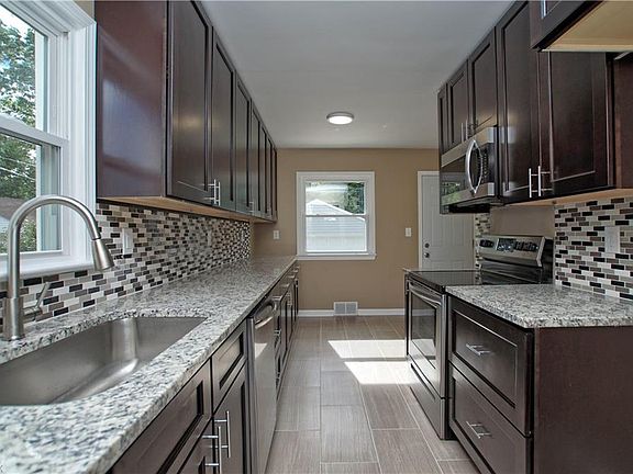 5th image of 30800 Ronald Dr