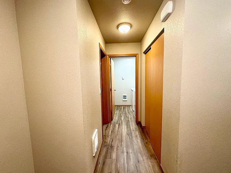 2102 N Yellowstone St — Photo 9