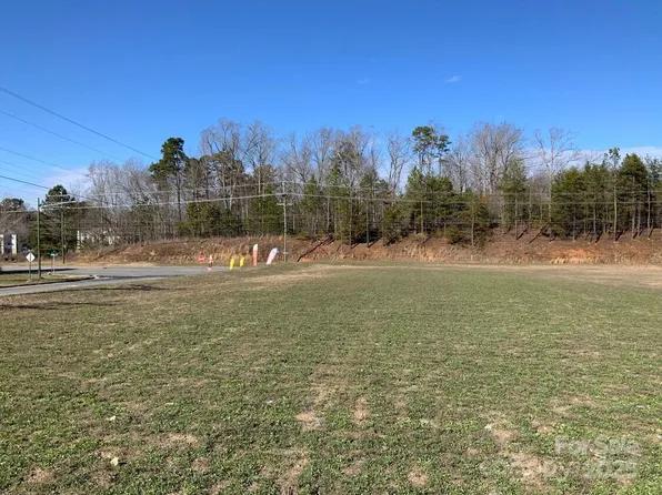 651 Niblick Dr, Gastonia, NC 28054