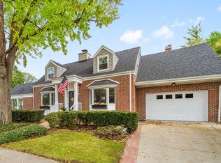 349 S Arlington Ave, Elmhurst, IL 60126