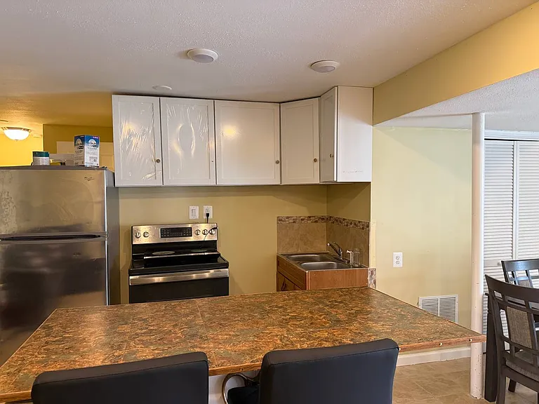 14696 Stratford Dr — Photo 6