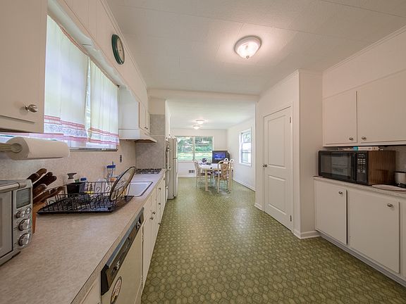 5th image of 141 Westville Ave