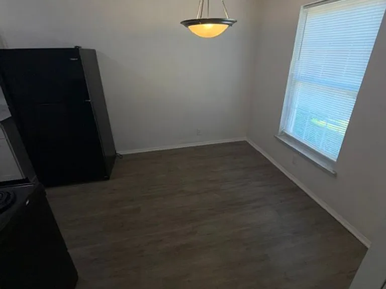 Naveen Pine Apartments — Photo 36