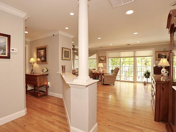 4th image of 209 Central Park Pl