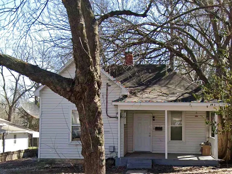2126 N Main Ave — Photo 2