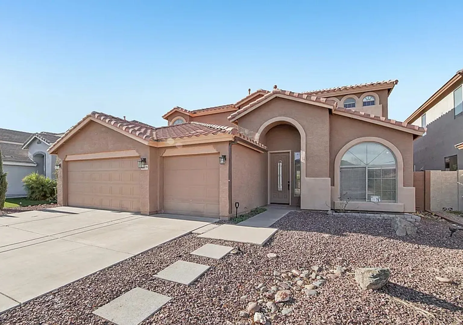 Spacious 4BR House in Maricopa — Photo 1