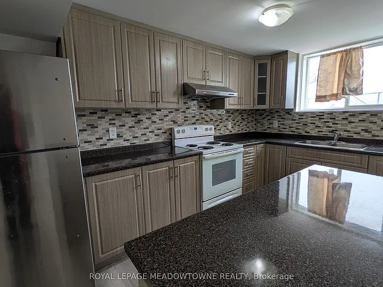 120 Morden Dr #LOWER — Photo 11