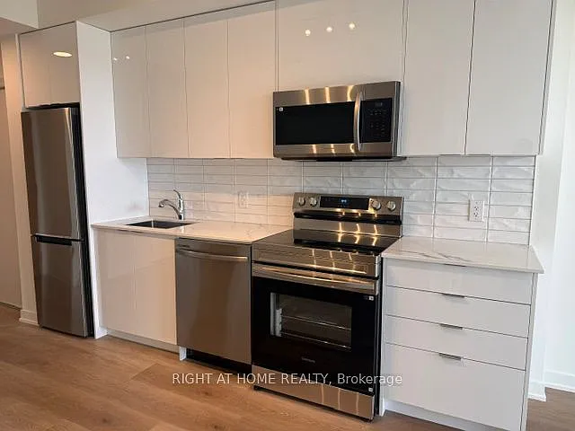 33 Erie Ave #811 — Photo 9