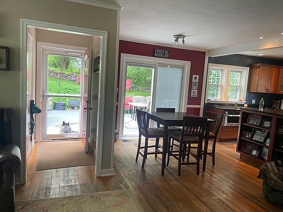 Main Entrance & Dining Area