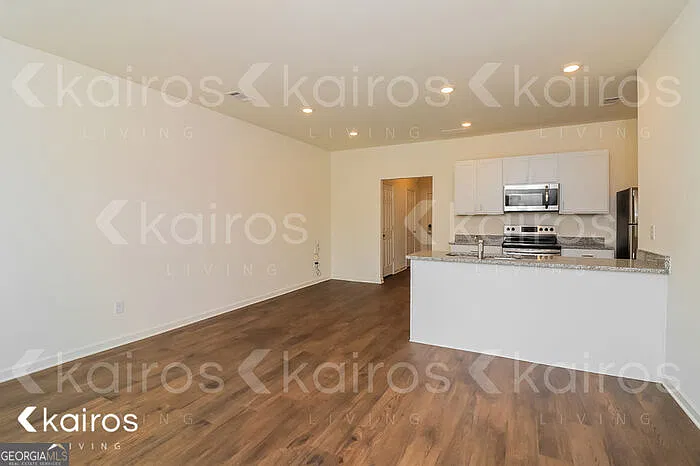 3 bed, 2.5 bath, 1304 sqft, $1,495 — Photo 4
