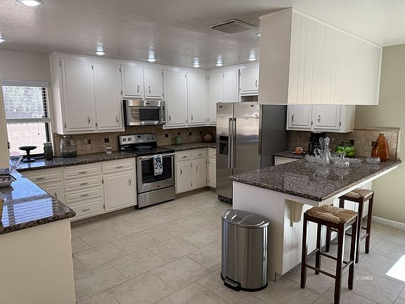 4th image of 912 Randall St