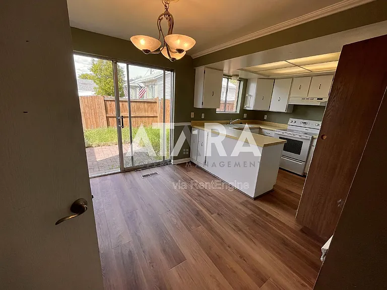 330 N 100 E #1 — Photo 10