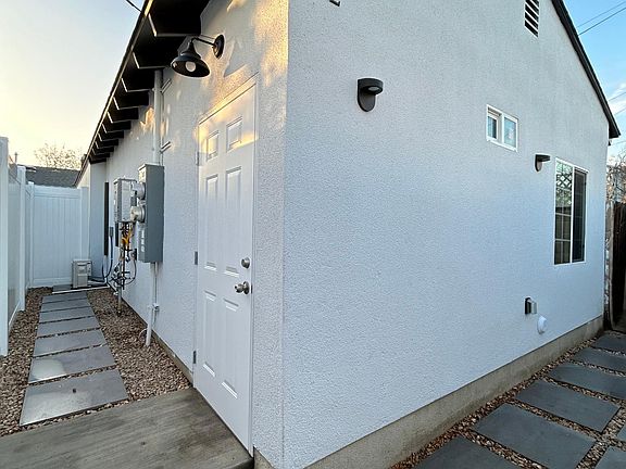 4th image of 1422 N Buena Vista St