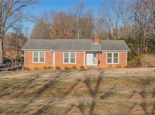 2510 W Cornwallis Dr, Greensboro, NC 27408