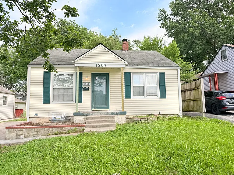 1207 N McCoy St — Photo 1