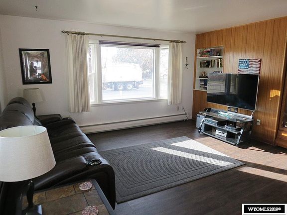 2nd image of 836 W Park Ave