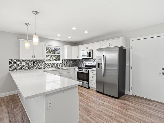 5th image of 10969 Lakeshore N