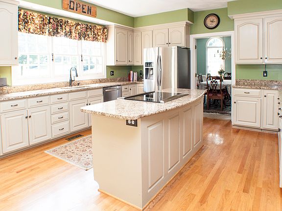 3rd image of 4490 Brentwood Ct