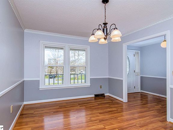 3rd image of 903 Brentwood Way